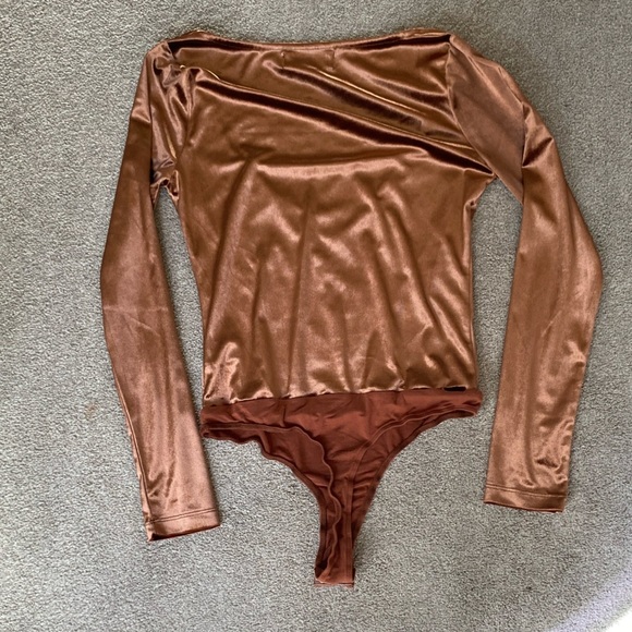 Lulu’s You're Invited Rust Brown Velvet Square Neck Bodysuit Size S - Picture 3 of 6